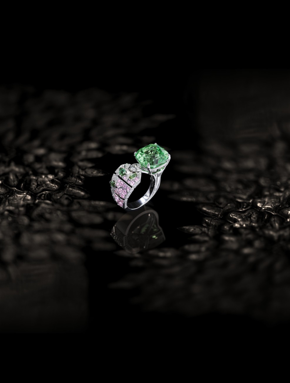 Coromandel Collection_CHANEL Fine Jewelry_Evocation_Florale_tsavorite