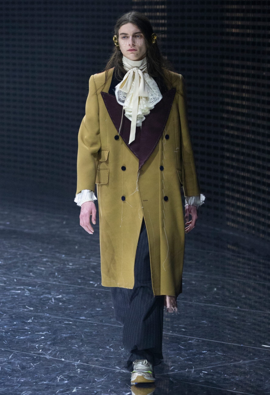 Gucci, Fall Winter 19-20 show, Milan Fashion Week, looks, Alessandro Michele, mask, visible and invisible