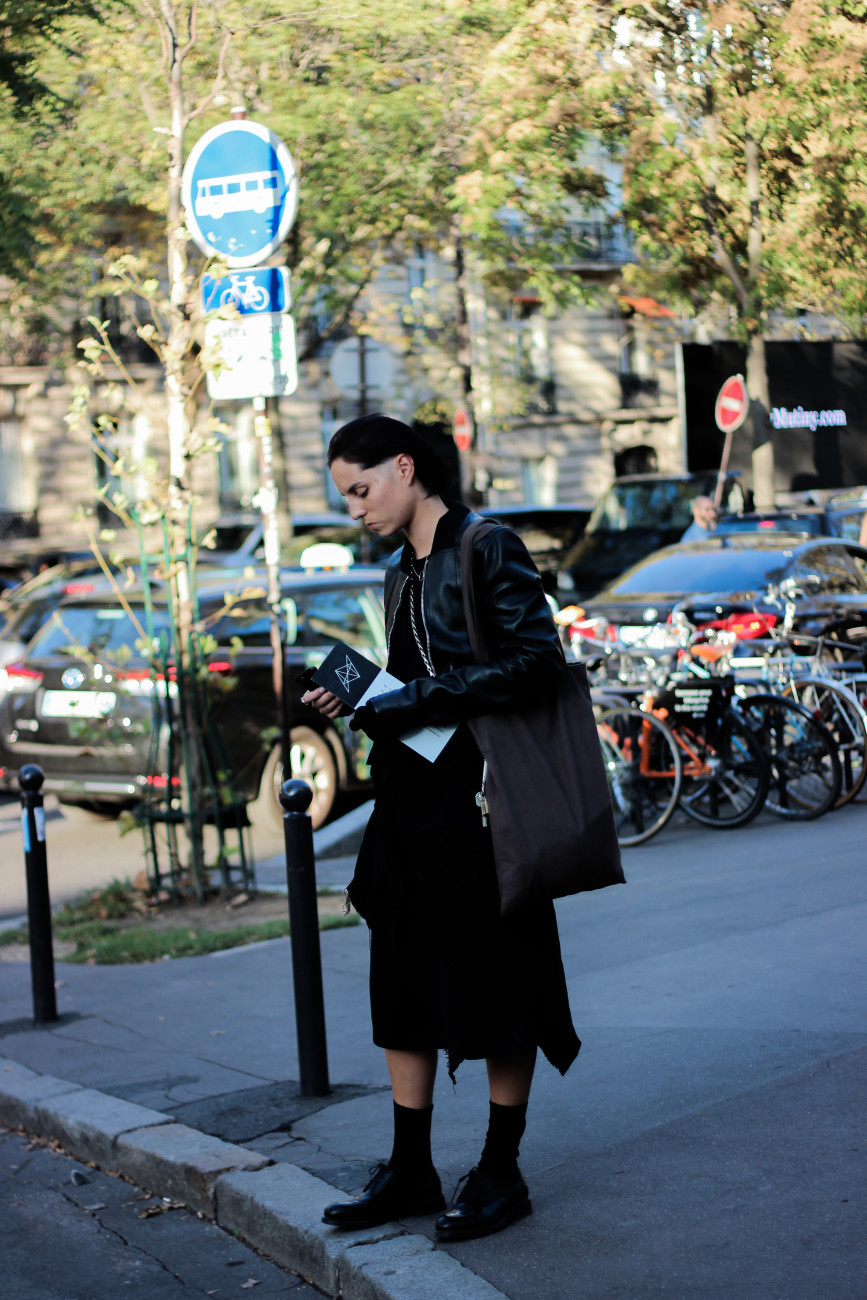 Paris Fashion Week_outside shows_streets_style_photography by Brando Prizzon10