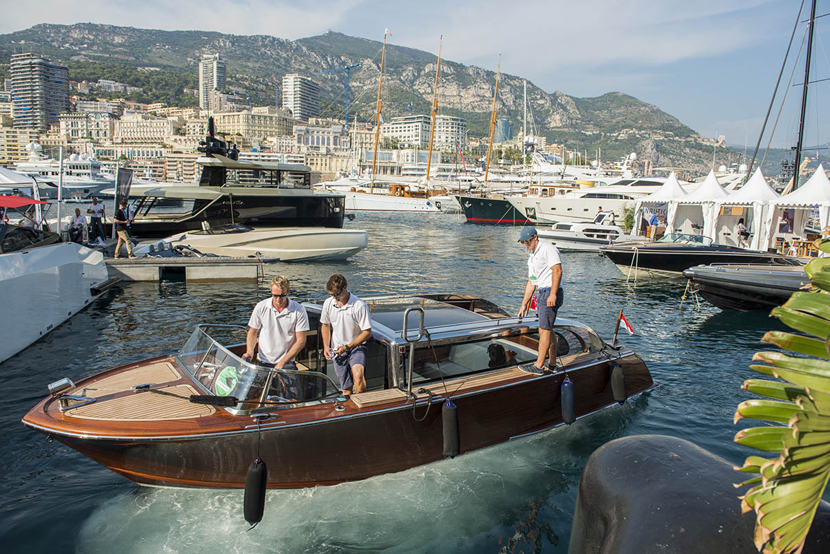 Docking, Monaco Yacht Show '17. Collectible DRY. ph Ann Casarin