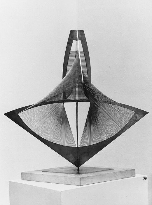 Naum Gabo_filament_3d sculpture