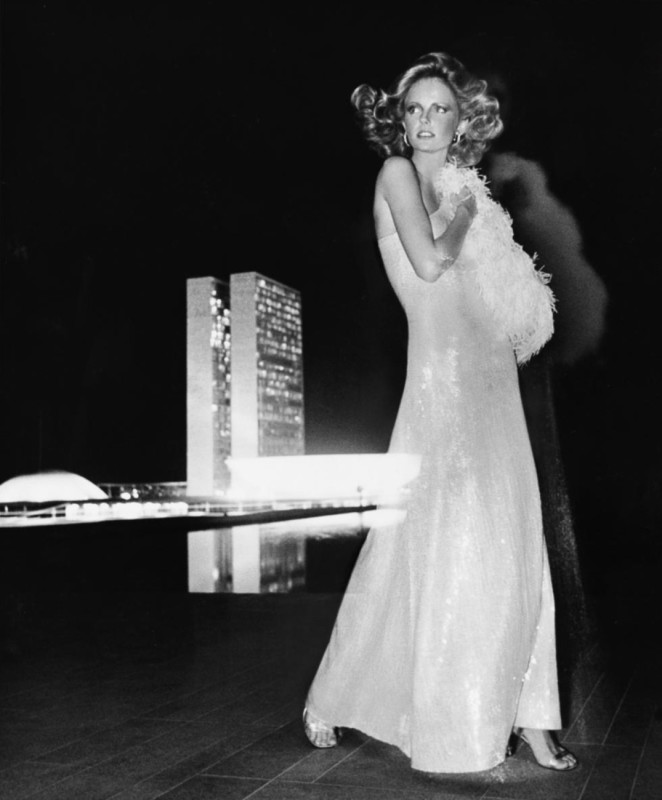 Kourken Pakchanian_1973_Cheryl Tiegs in a Gown by Halston_ copyright Condé Nast_The J. Paul Getty Museum_Los Angeles_Icons of Style