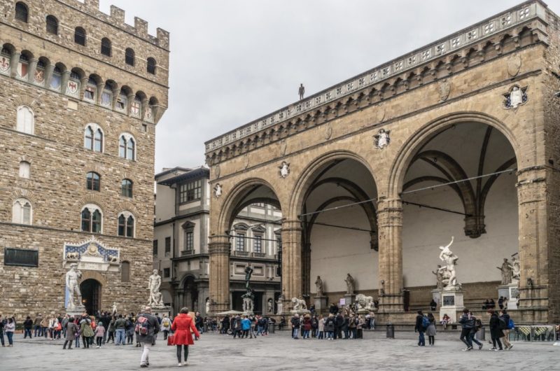 Antony Gormley_EVENT HORIZON_2012_Essere_Le Gallerie Degli Uffizi_Courtesy THE ARTIST and GALLERIA CONTINUA