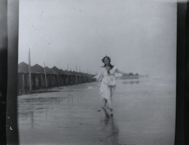 Isadora Duncan sulla spiaggia a Venezia_1903 or 1905_Mart_Isadora Duncan