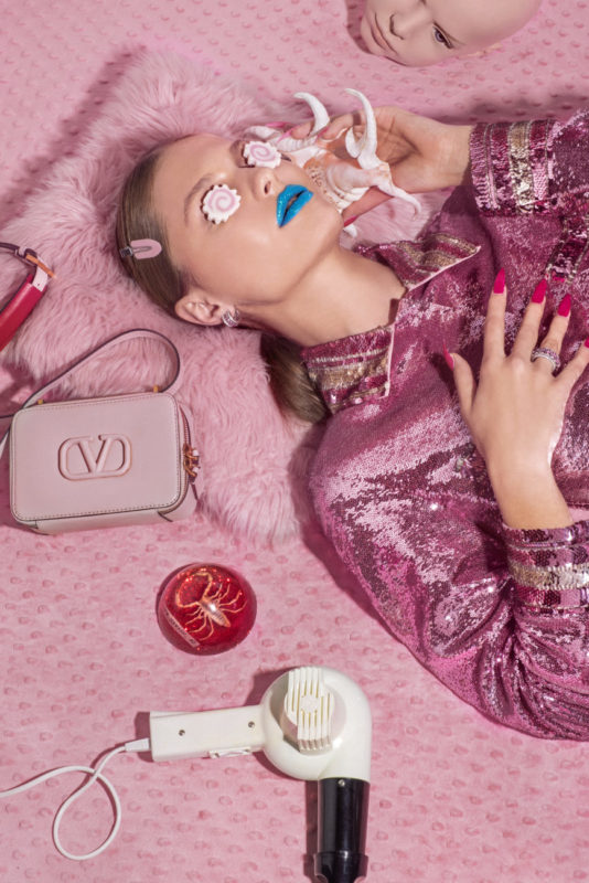 NEXT GLAM ALIEN_Sequinned pink pyjama dress and pink bag Valentino Red rubin and white gold ring with diamonds Farnese