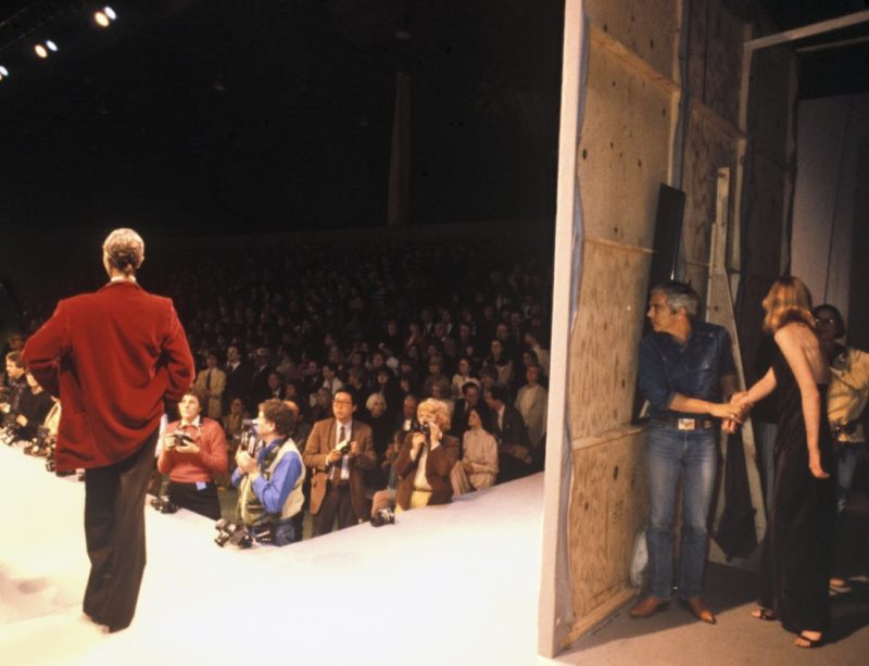 Ralph Lauren Backstage,1983 ©Harry Benson : Courtesy Staley-Wise Gallery, New York