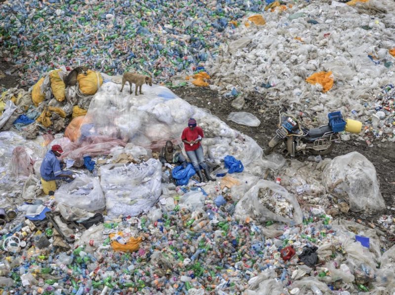 Anthropocene_Photo by Edward Burtynsky_Dandora Landfill #3, Plastics Recycling, Nairobi, Kenya 2016_Courtesy Admira Photography, Milan / Nicholas Metivier Gallery, Toronto