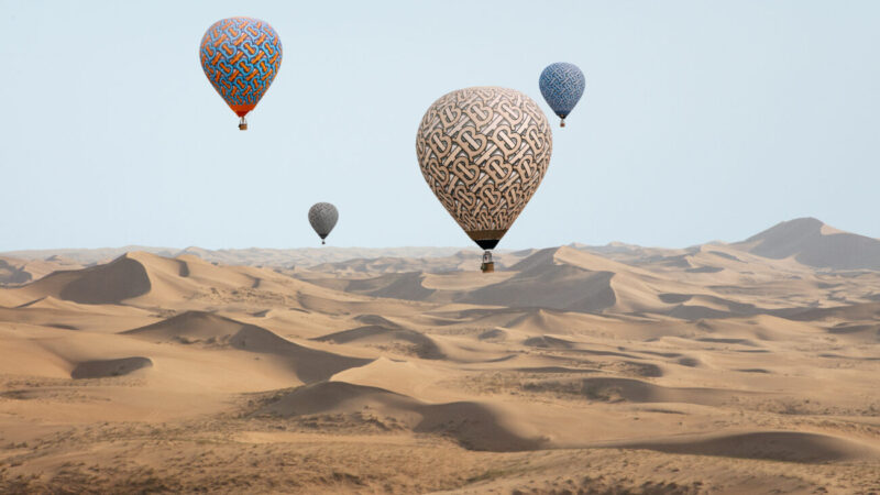 Traveling Beauty_TB Summer Monogram Landscapes_Burberry_Hot Air Balloons