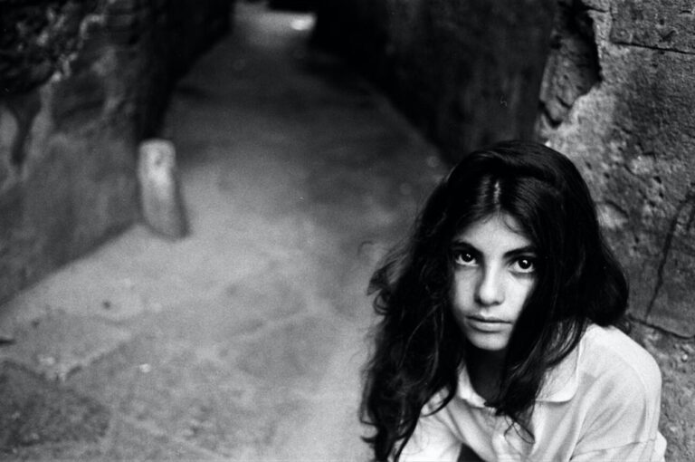 Letizia Battaglia, Near the church of Casa Professa, Palermo 1991 © Letizia Battaglia