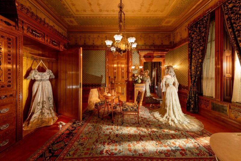Worsham-Rockefeller Dressing Room Installation: Sofia Coppola Image © The Metropolitan Museum of Art. Anna-Marie Kellen