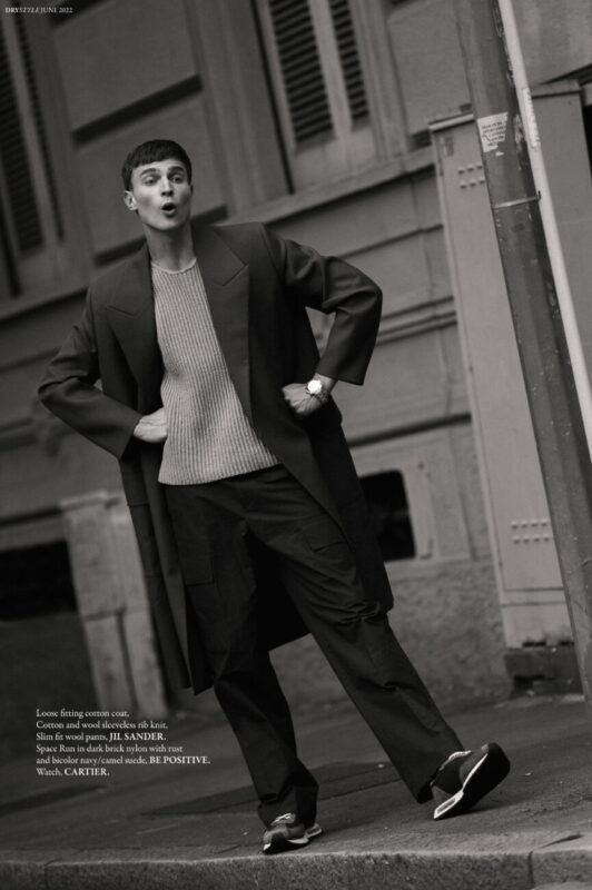 Loose fitting cotton coat, Cotton and wool sleeveless rib knit, Slim fit wool pants, JIL SANDER. Space Run in dark brick nylon with rust and bicolor navy/camel suede, BEPOSITIVE. Watch, CARTIER.