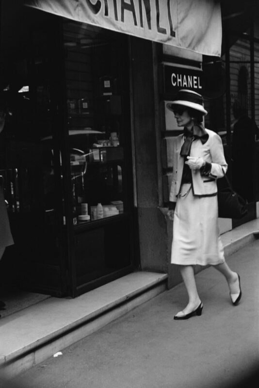 Mademoiselle Chanel in front of the boutique 31 Rue Cambon, 1962.
