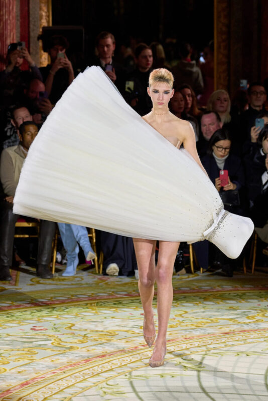 Viktor and Rolf Haute Couture Spring-Summer 2023