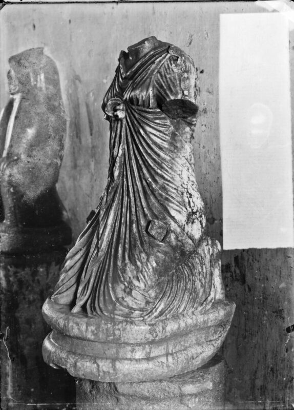 Egyptian kneeling statue, courtesy of MiC - National Roman Museum, Photographic Archives