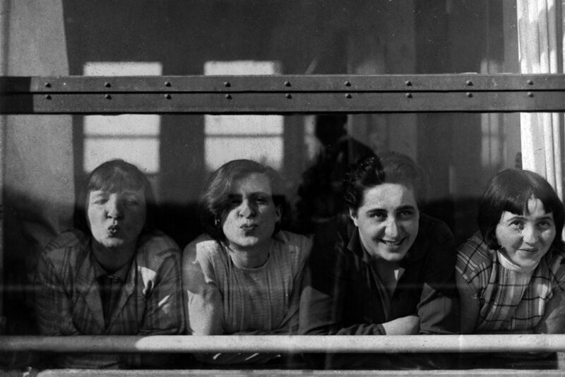 THE WOMEN OF THE BAUHAUS 1919